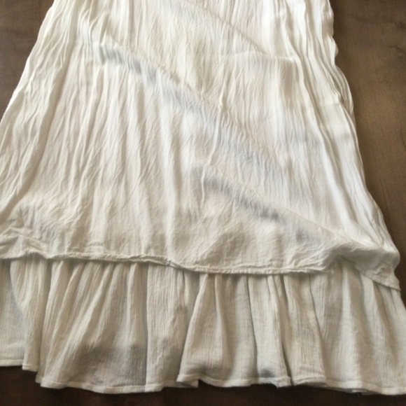 Lulu’s white sundress. - Picture 10 of 11